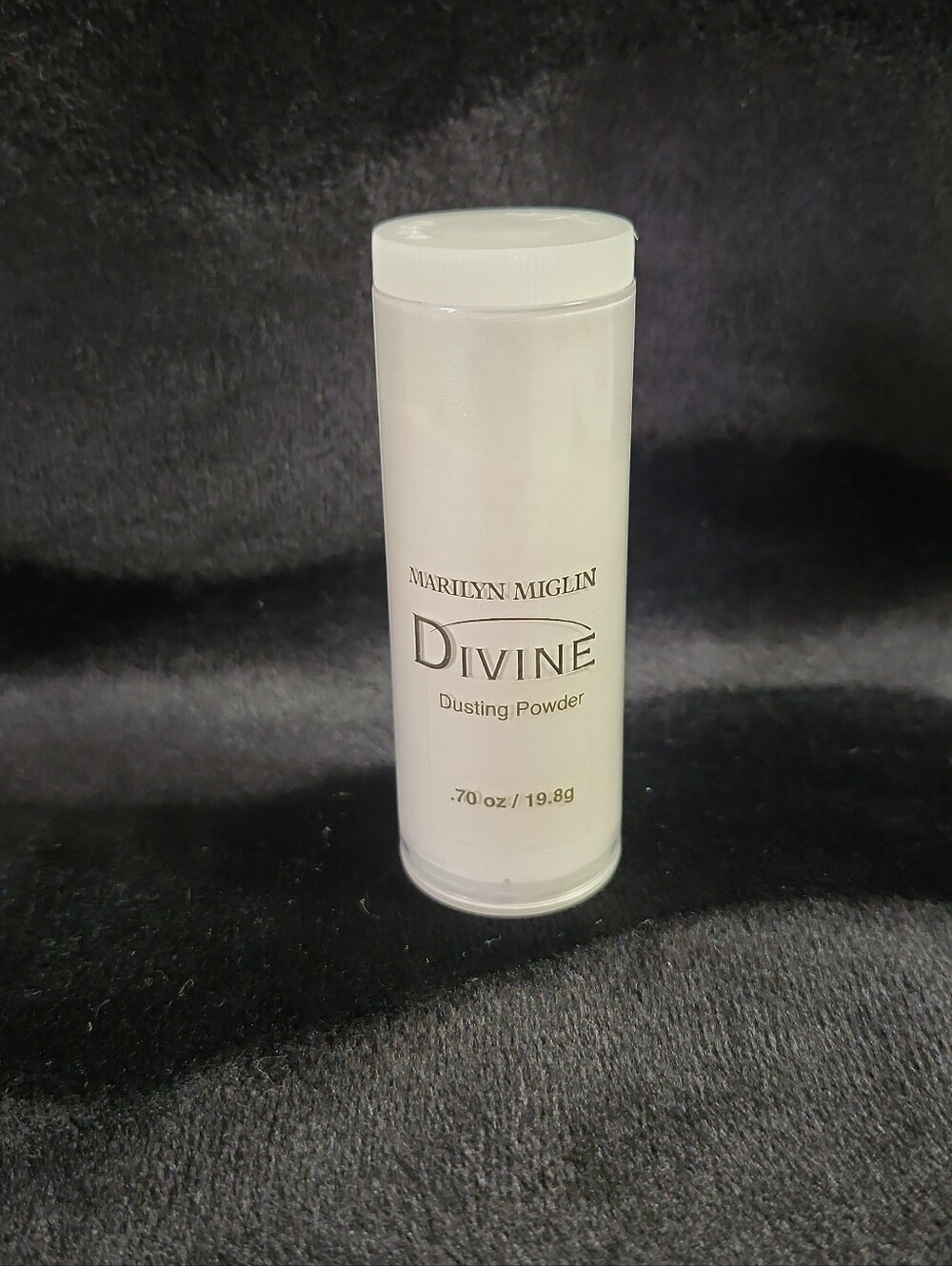 New Marilyn Miglin DIVINE Dusting Body Powder .70 oz --